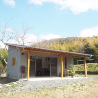 更衣室、シャワー室完備のクラブハウス